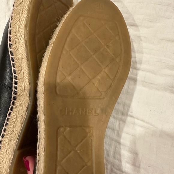 Like new Chanel Espidrilles , black leather size 38 - Picture 2 of 4